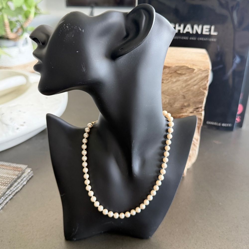 Elegant Pearl Necklace
